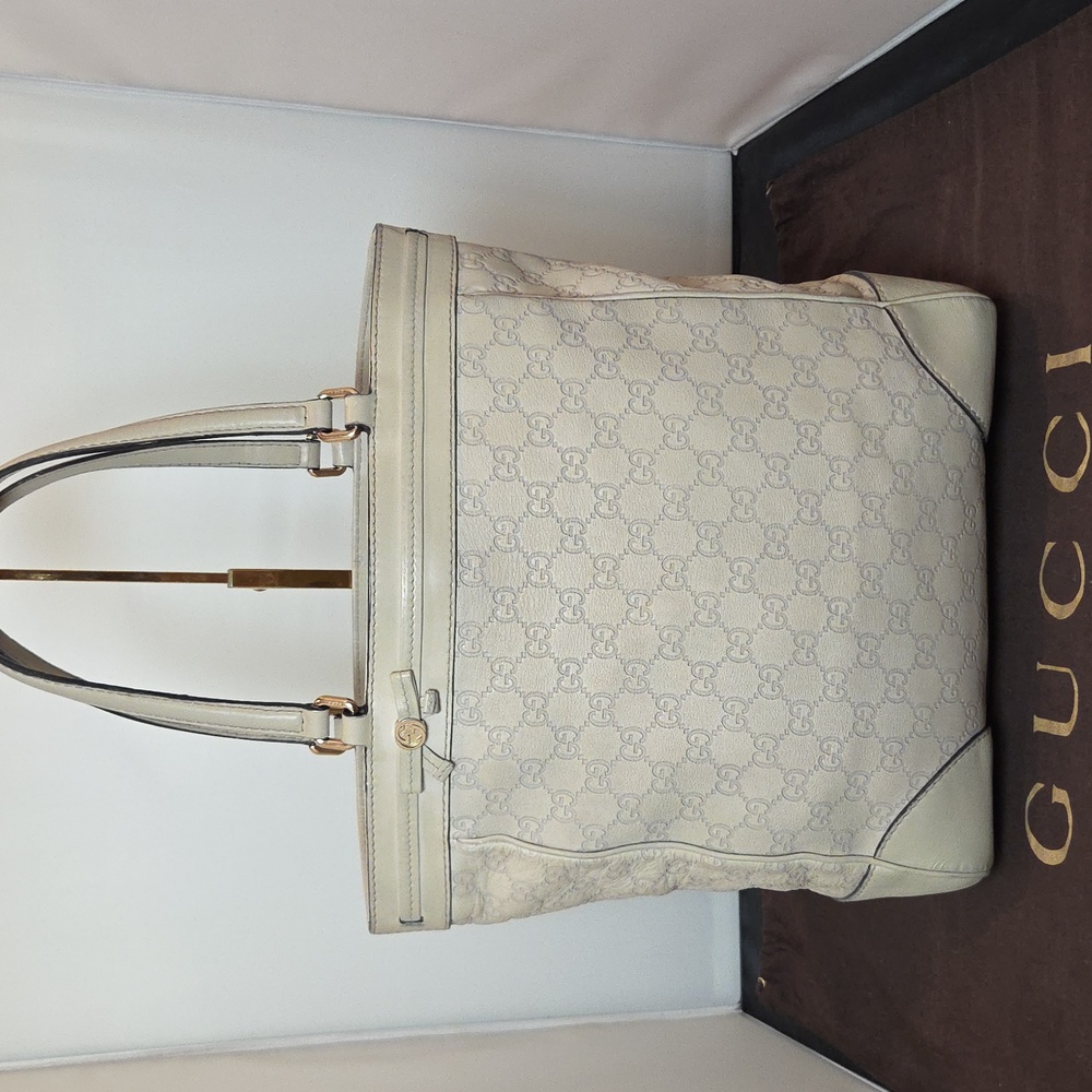 Gucci late 2000s rarely seen large cream GG-embossed & smooth leather tote bag - Picture 7 of 17